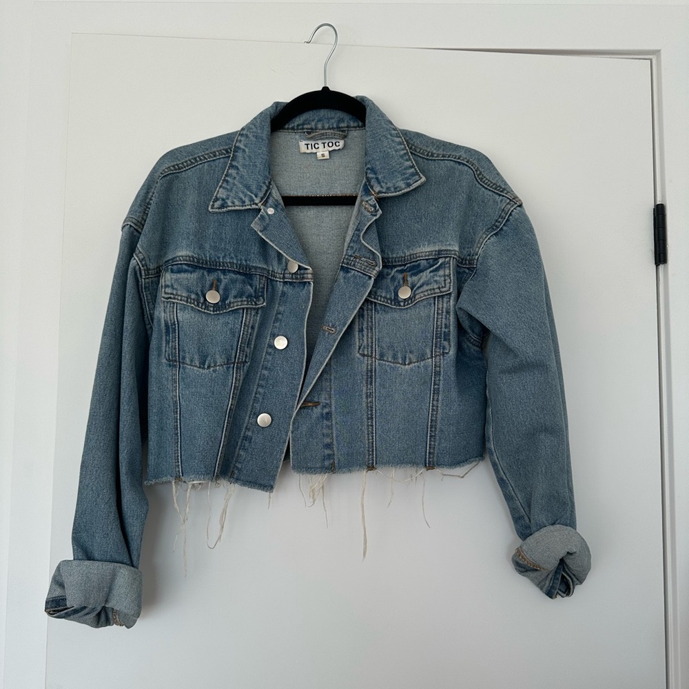 Denim cropped distressed jacket